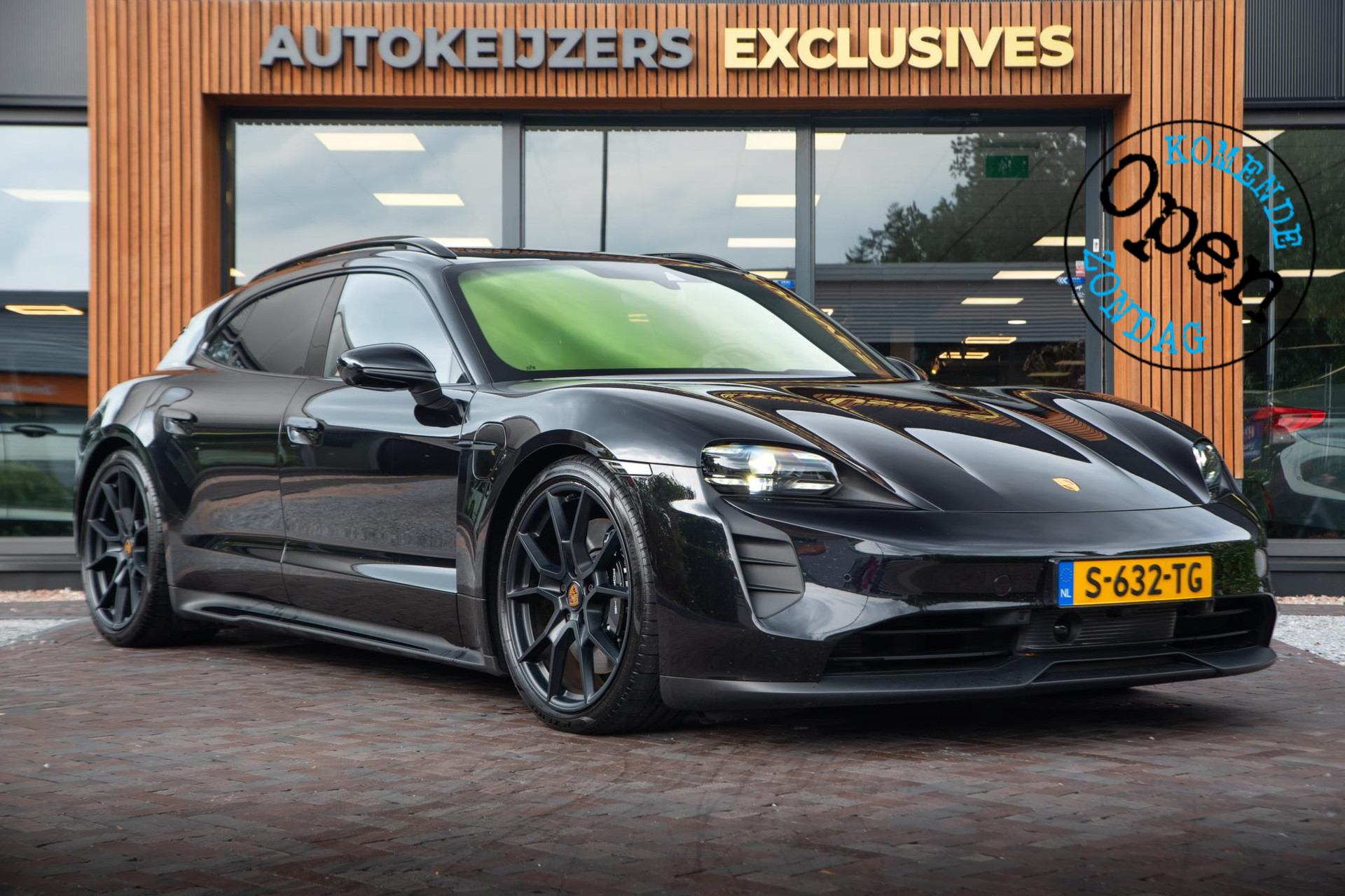 Porsche Taycan Sport Turismo GTS 93 kWh 2023 Diepzwart metallic 1