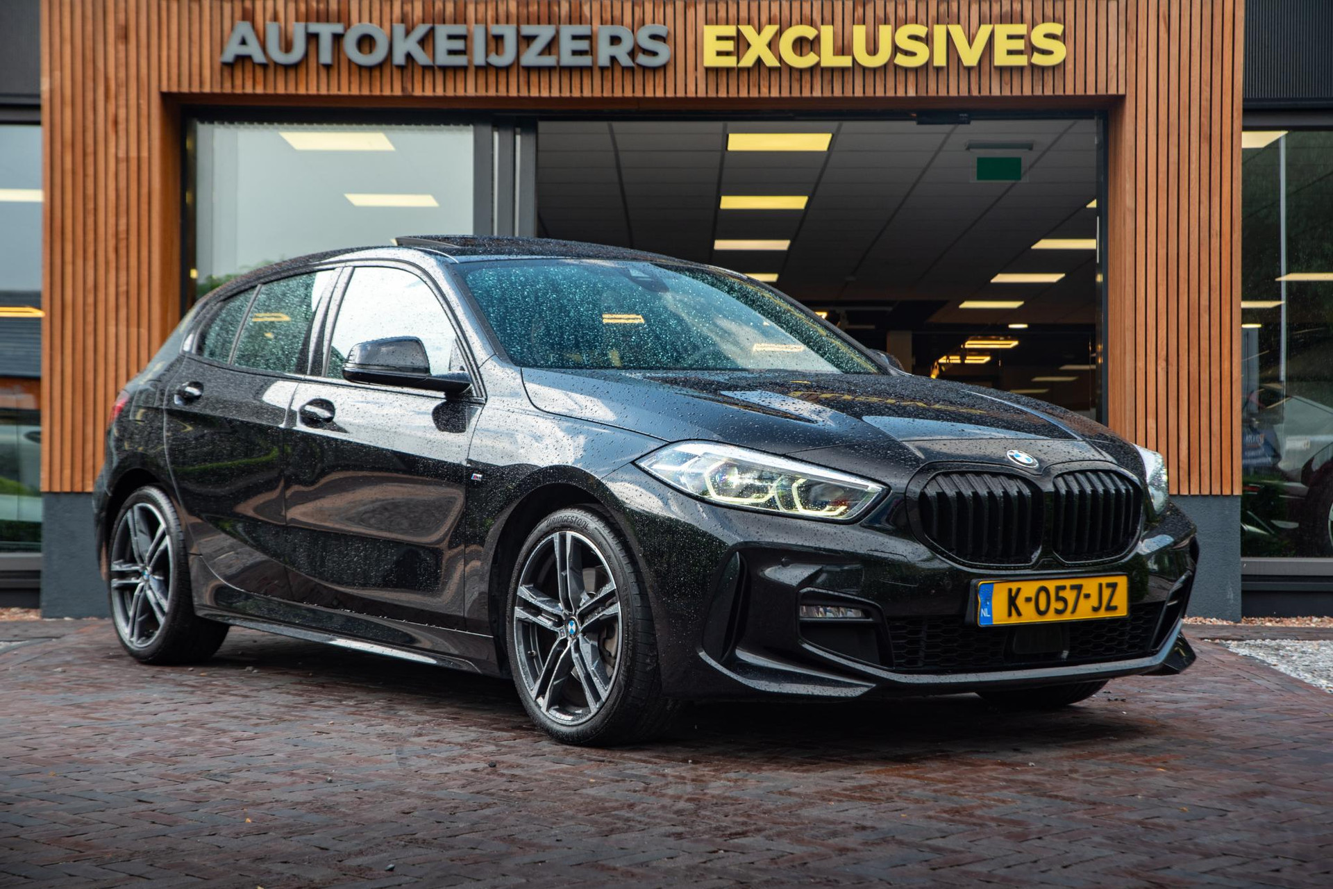 BMW 1-serie 118i Executive Edition 2021 Saphirschwarz metallic 1