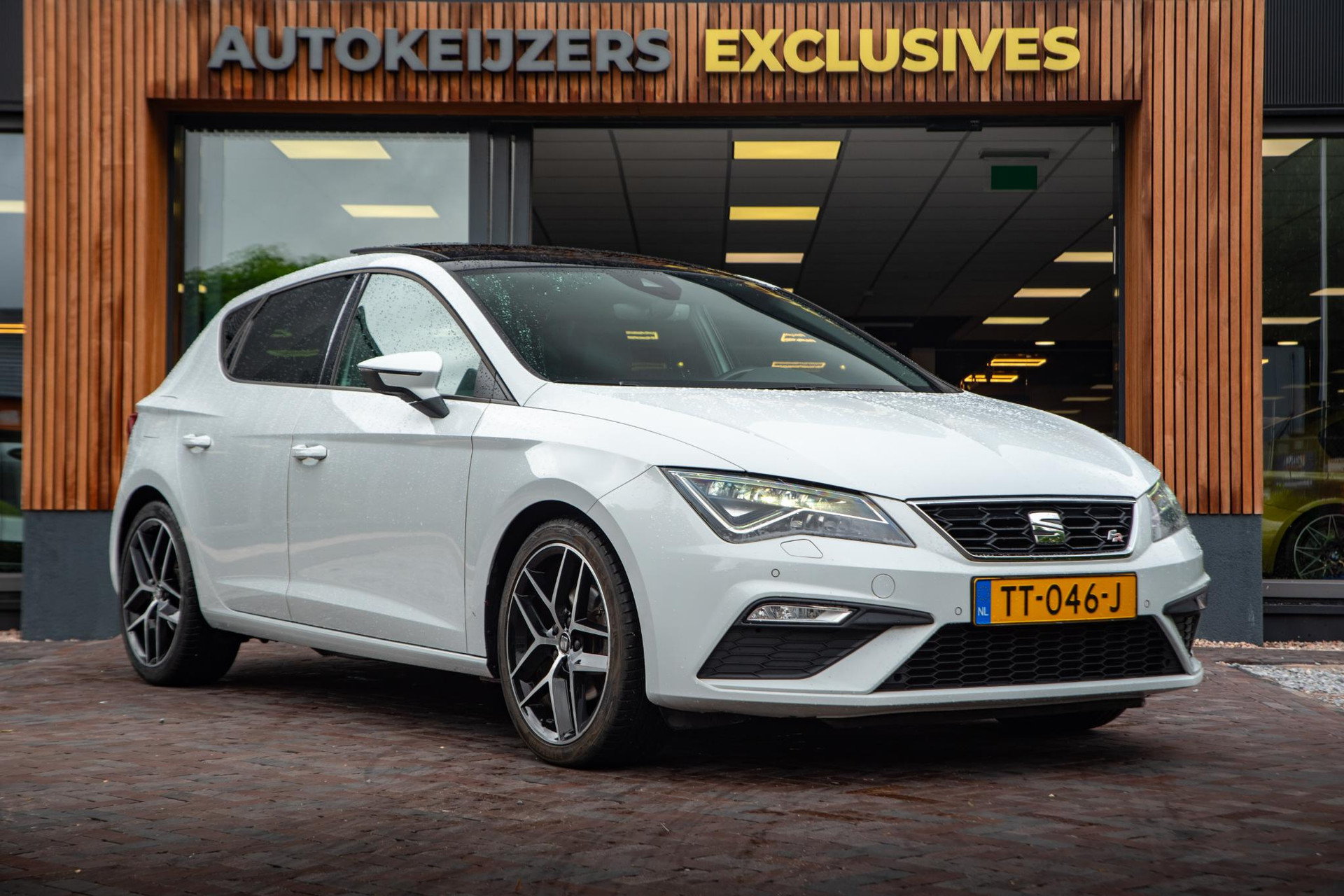 SEAT Leon 1.5 TSI FR Business Intense 2018 Nevada white 1