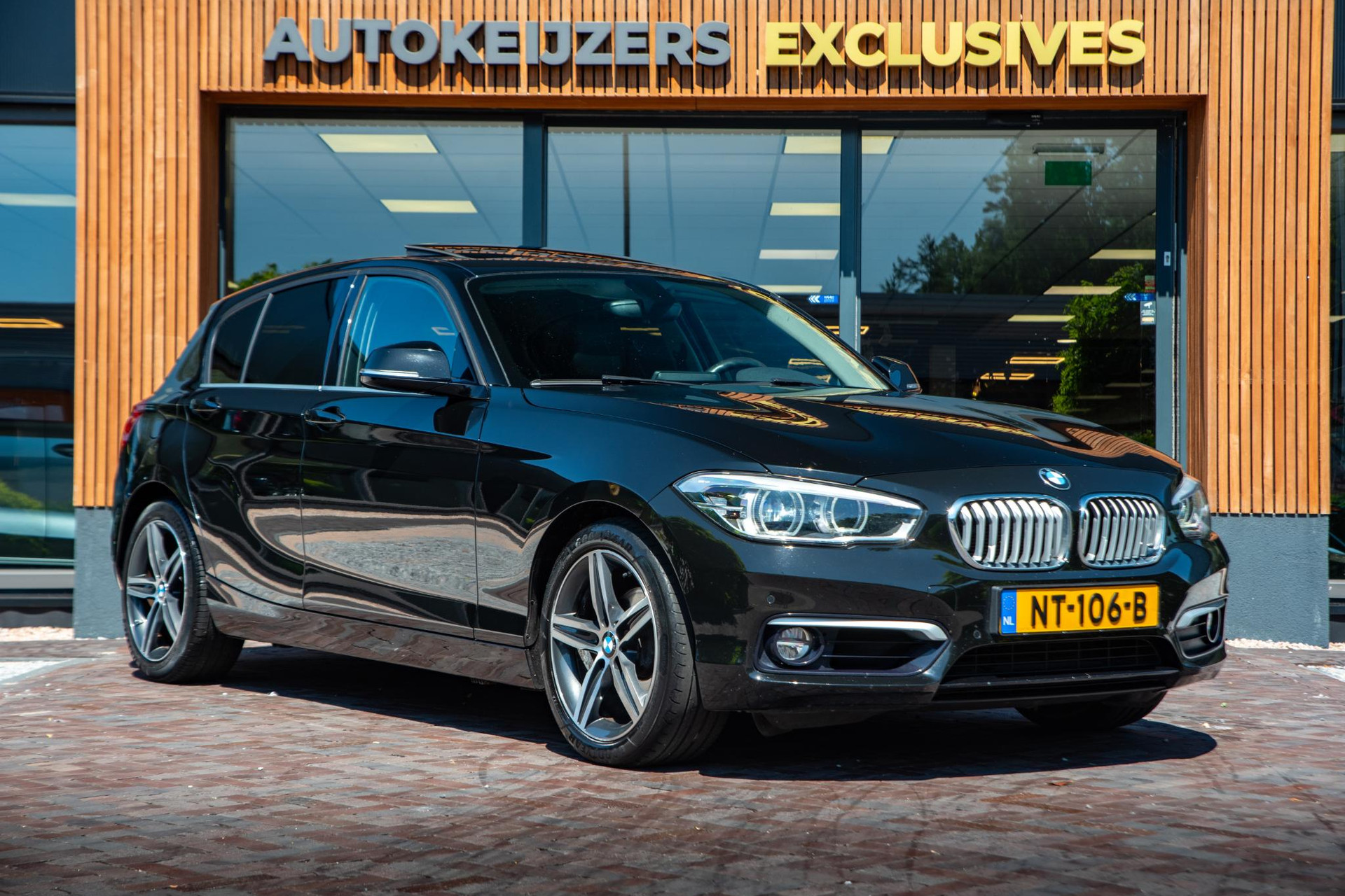 BMW 1-serie 118i Executive 2017 Schwarz ii 1