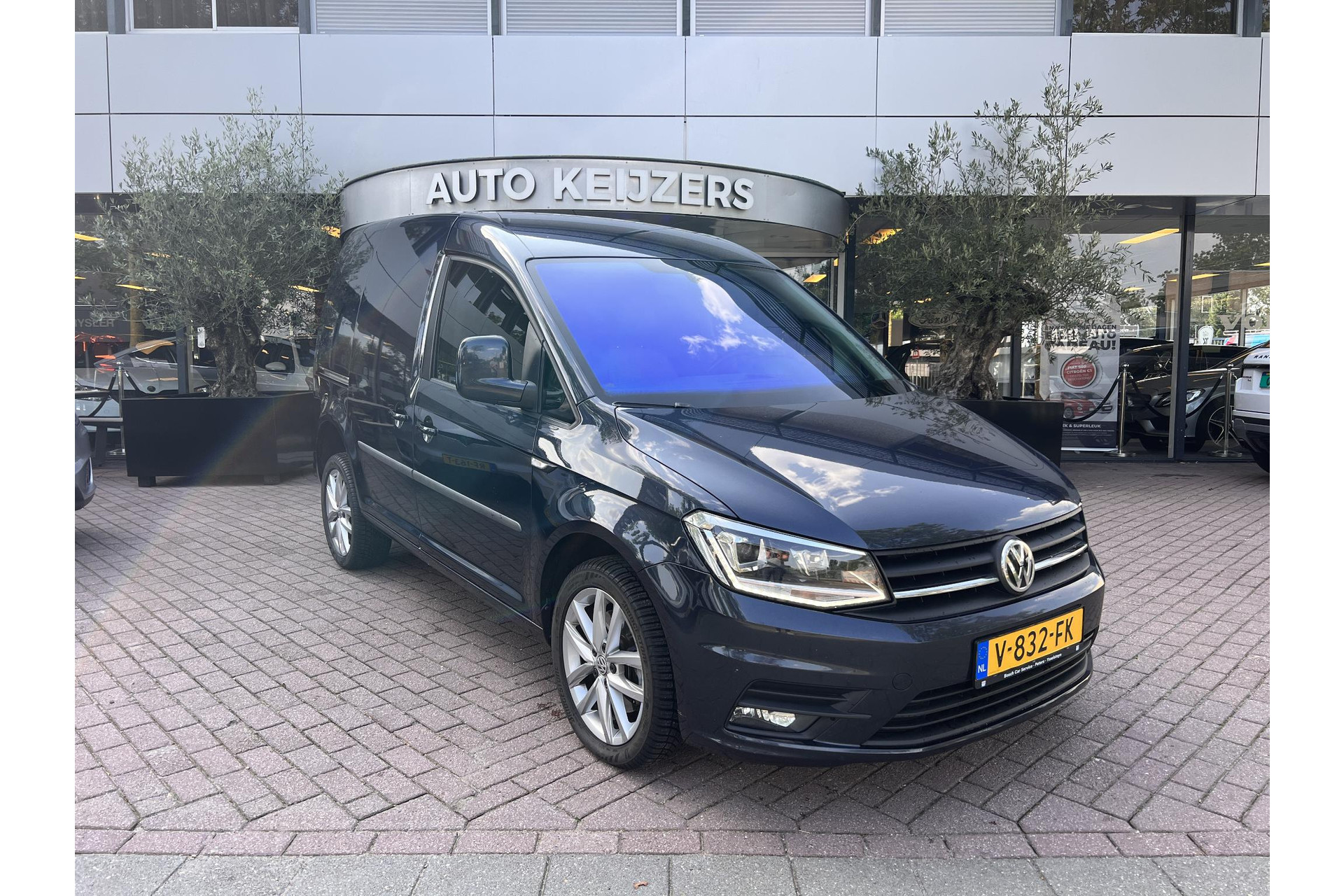 Volkswagen Caddy 2.0 TDI L1H1 BMT 4Motion Highline 2017 Starlight blue metallic 1