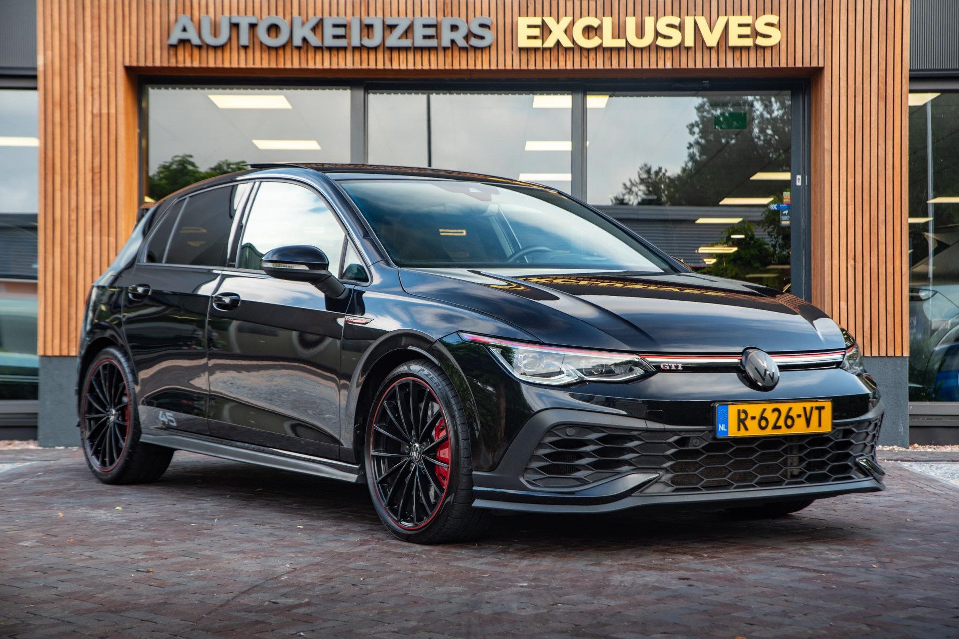 Volkswagen Golf 2.0 TSI Clubsport 2022 Deep black 1