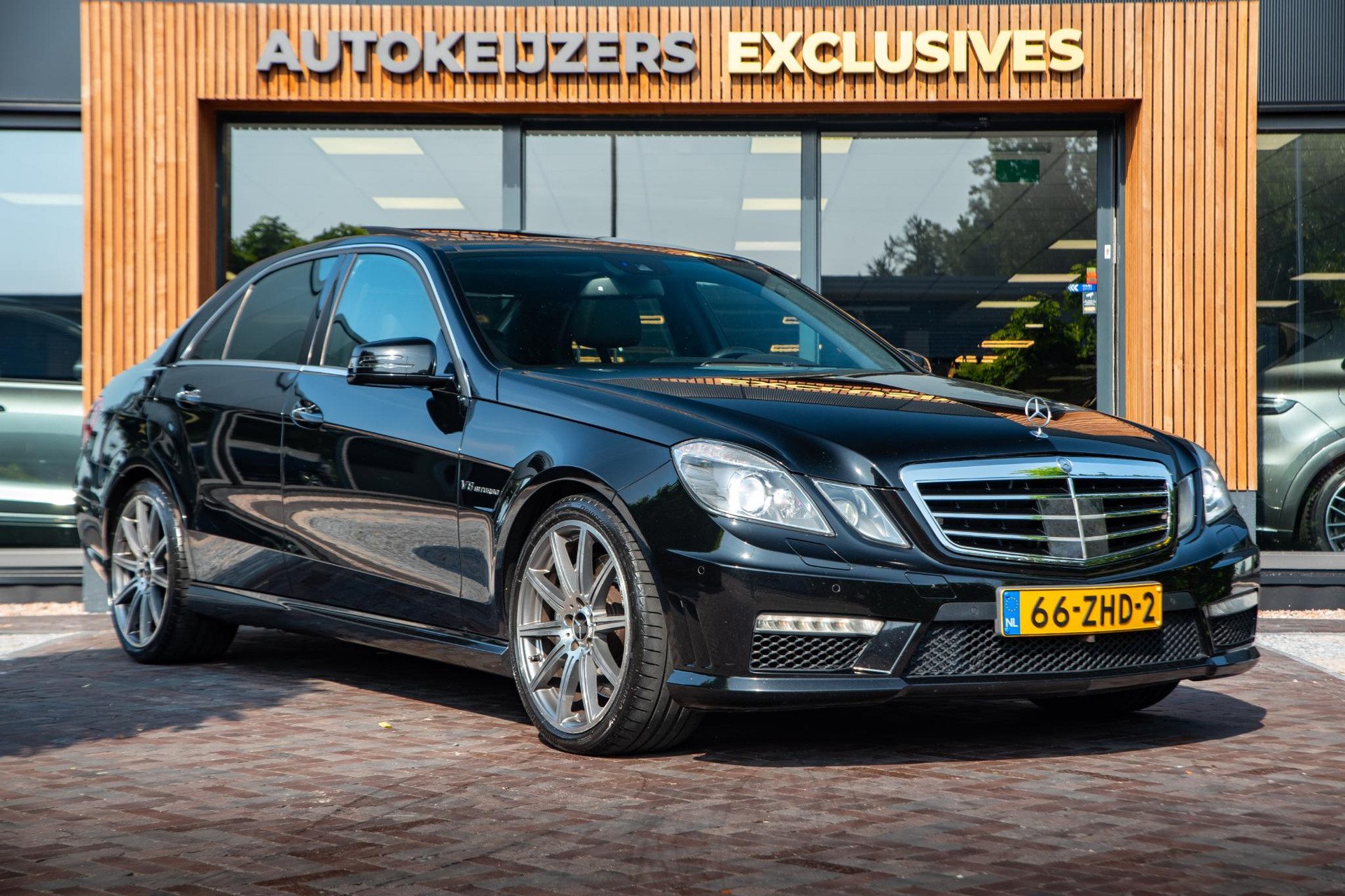 Mercedes-Benz E-Klasse AMG 63 2012  1