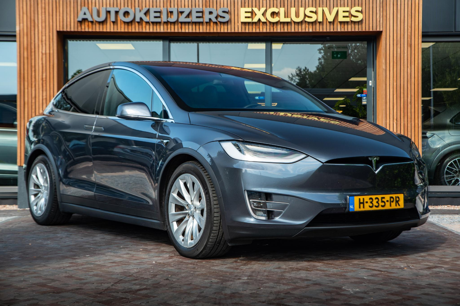 Tesla Model X Long Range 2020  1