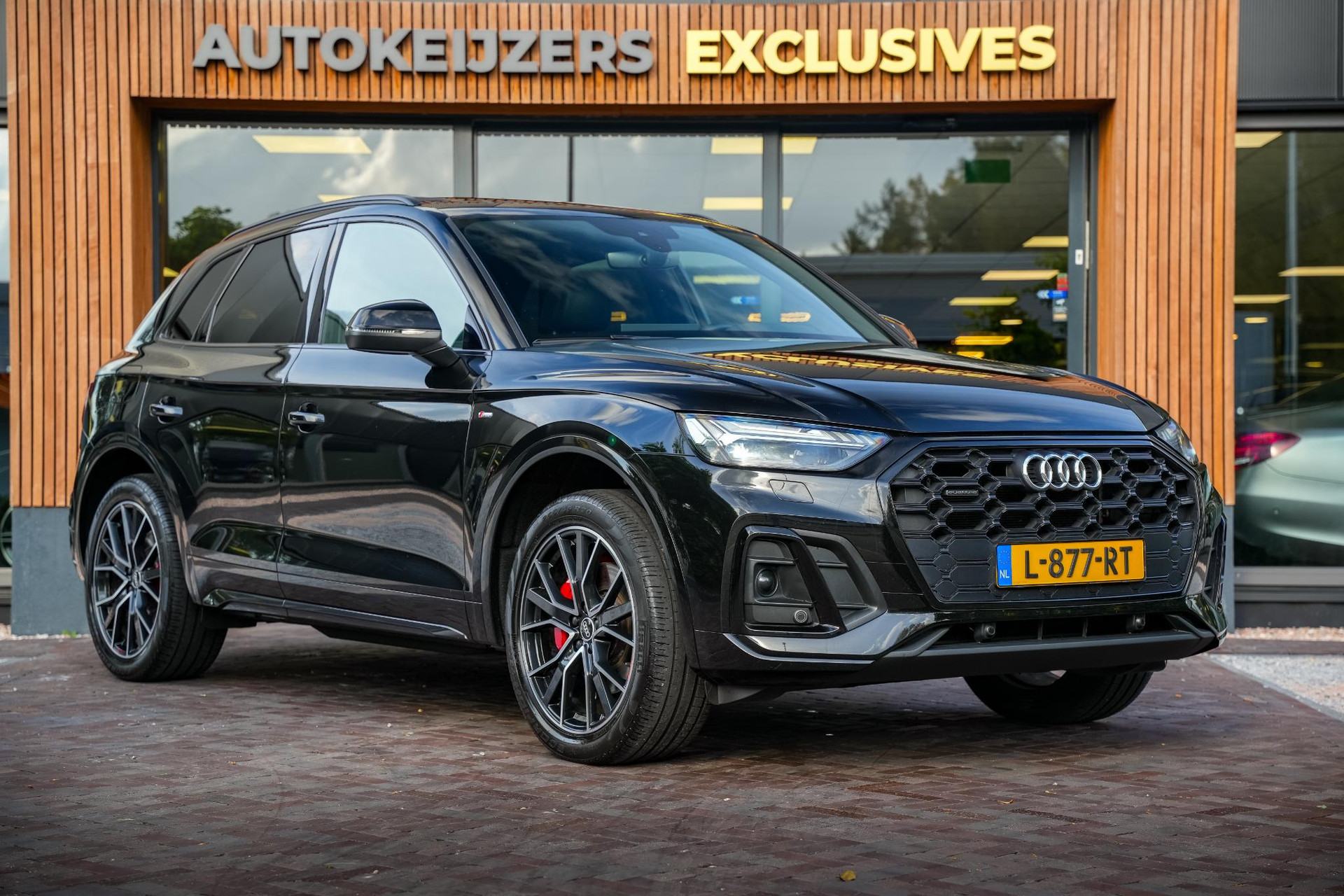 Audi Q5 50 TFSI e S edition 2021 Mythoszwart metallic 1