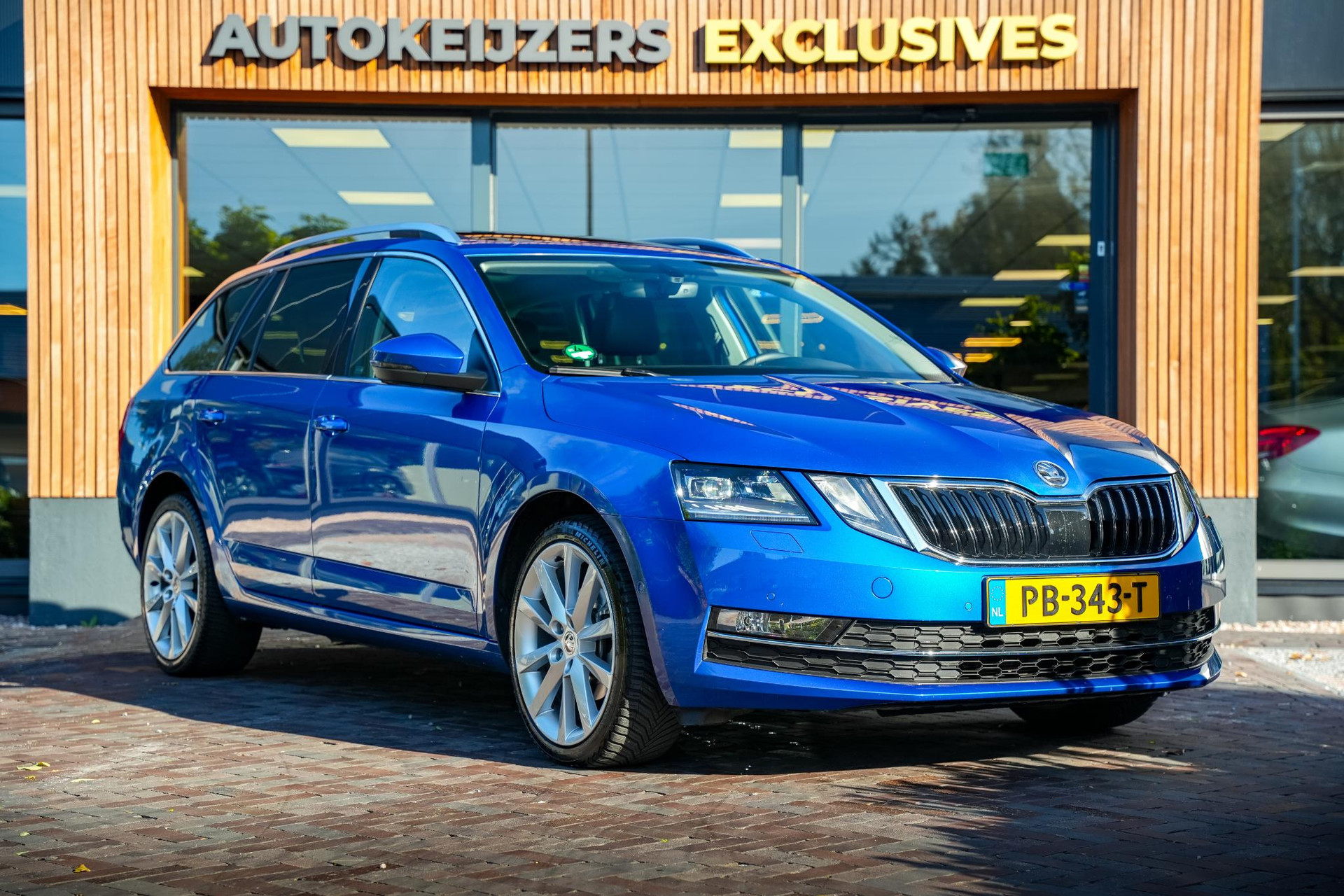 Škoda Octavia Combi 1.4 TSI Greentech Style Business 2017 Race blue metallic 1