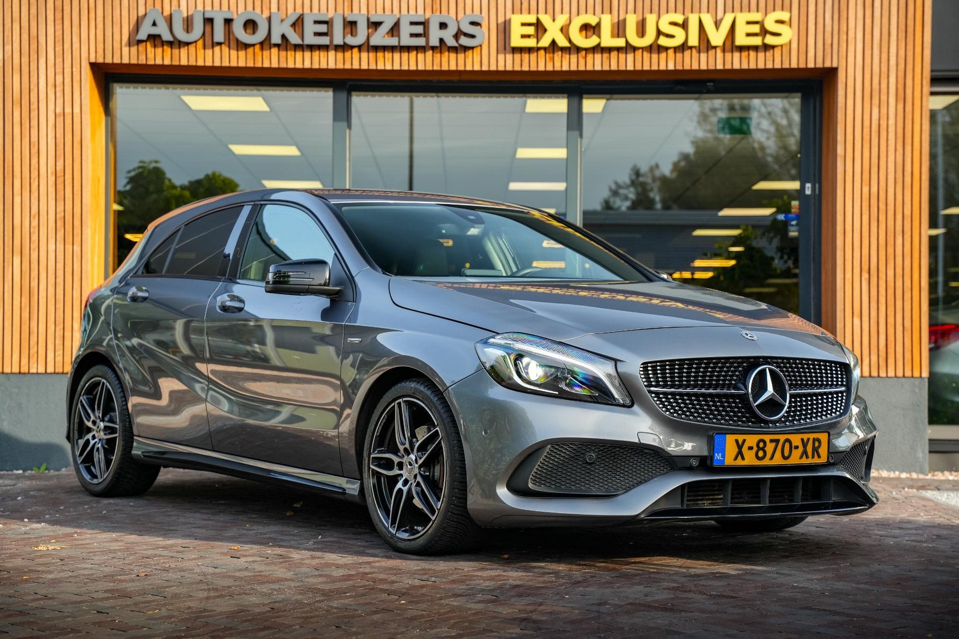 Mercedes-Benz A-Klasse 180 Business Solution AMG 2017  1