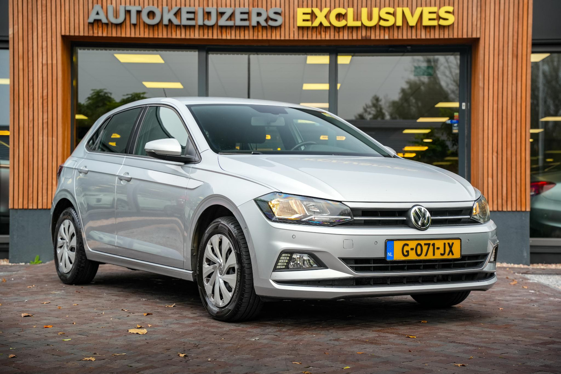 Volkswagen Polo 1.0 TSI Comfortline Business 2019 Reflex silver metallic 1