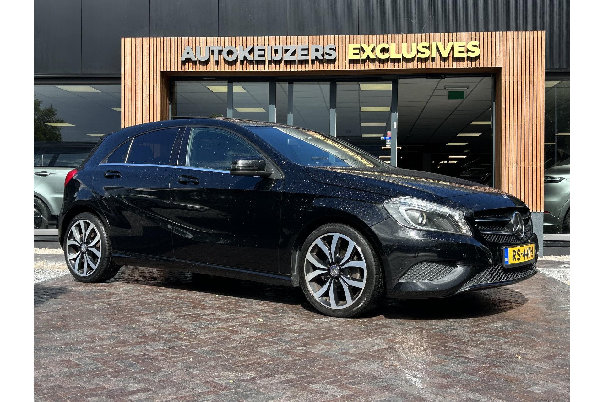 Mercedes-Benz A-Klasse 180 Prestige Comfort 2015  1