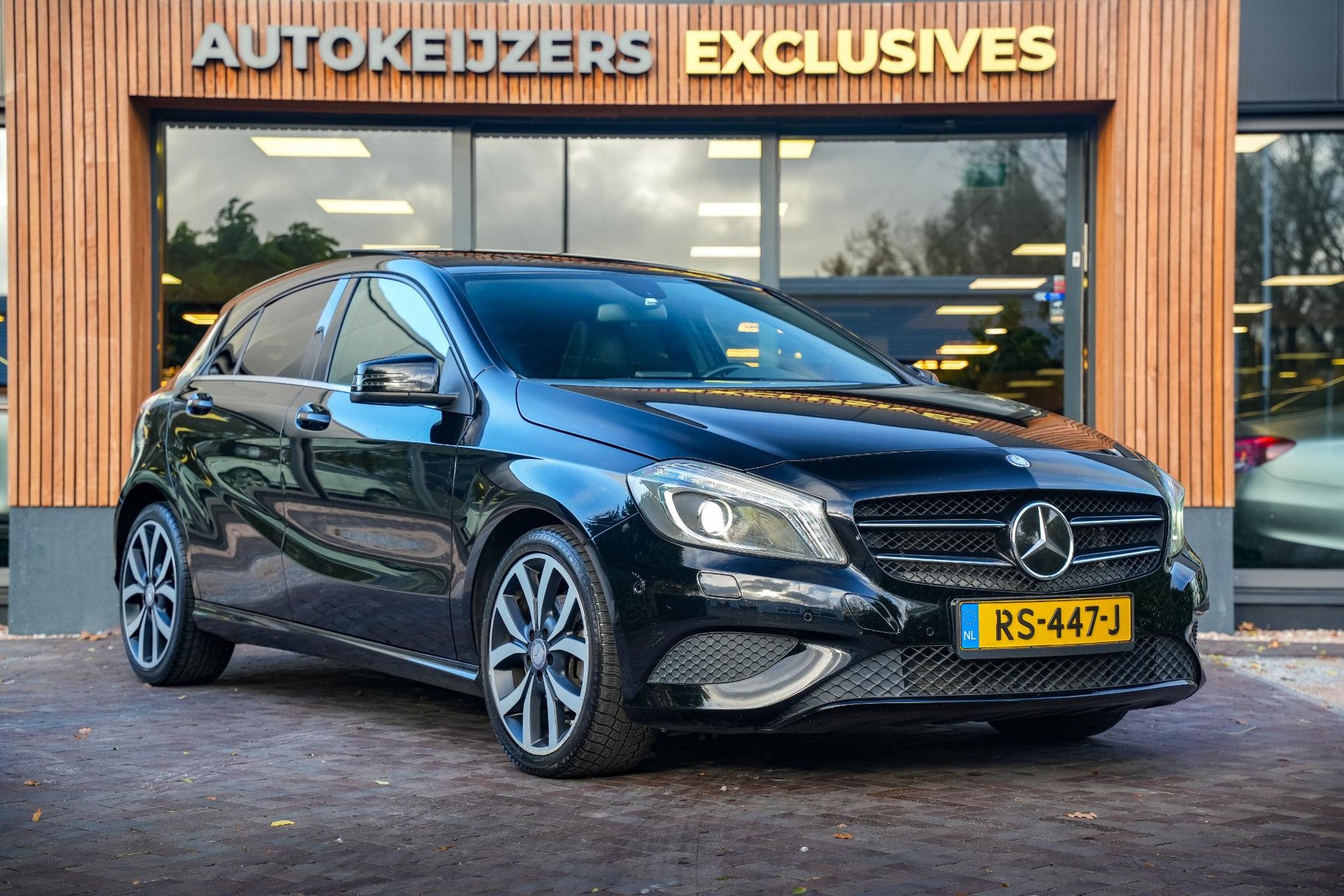 Mercedes-Benz A-Klasse 180 Prestige Comfort 2015  1