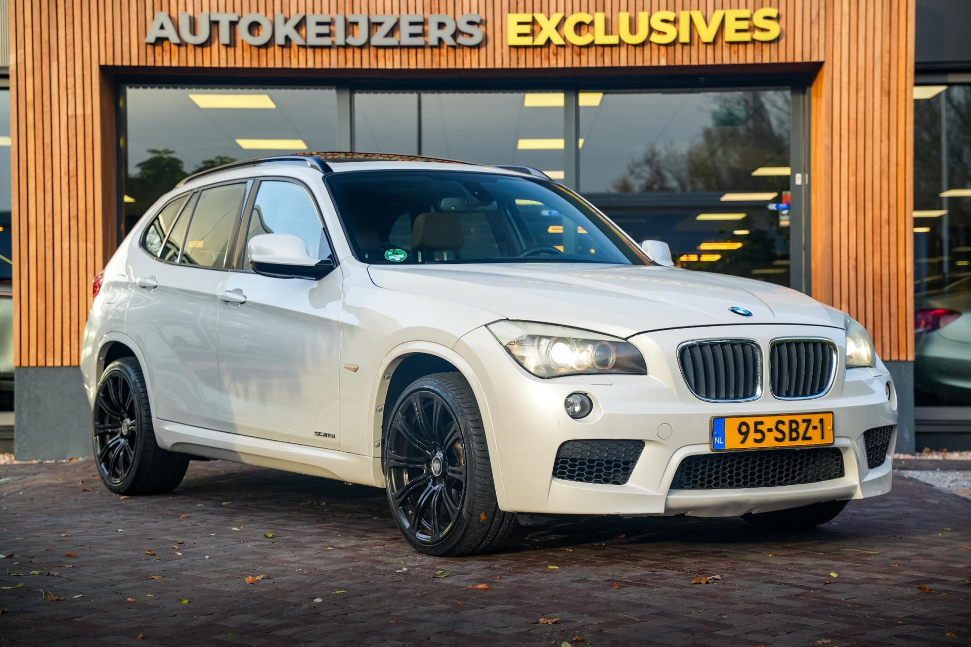 BMW X1 sDrive18i 2011 Mineralweiss metallic 1