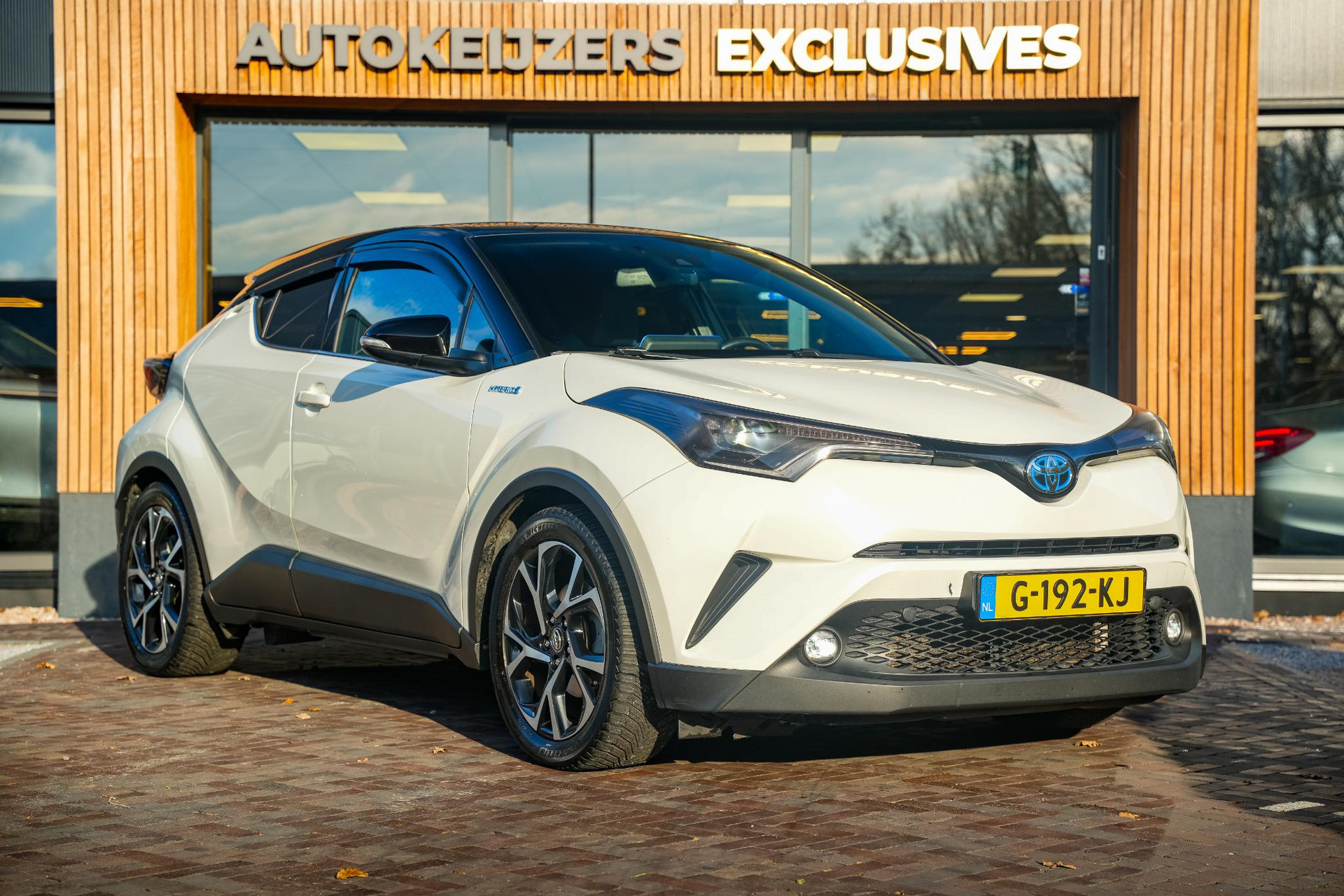 Toyota C-HR 1.8 Hybrid Bi-Tone 2017  1