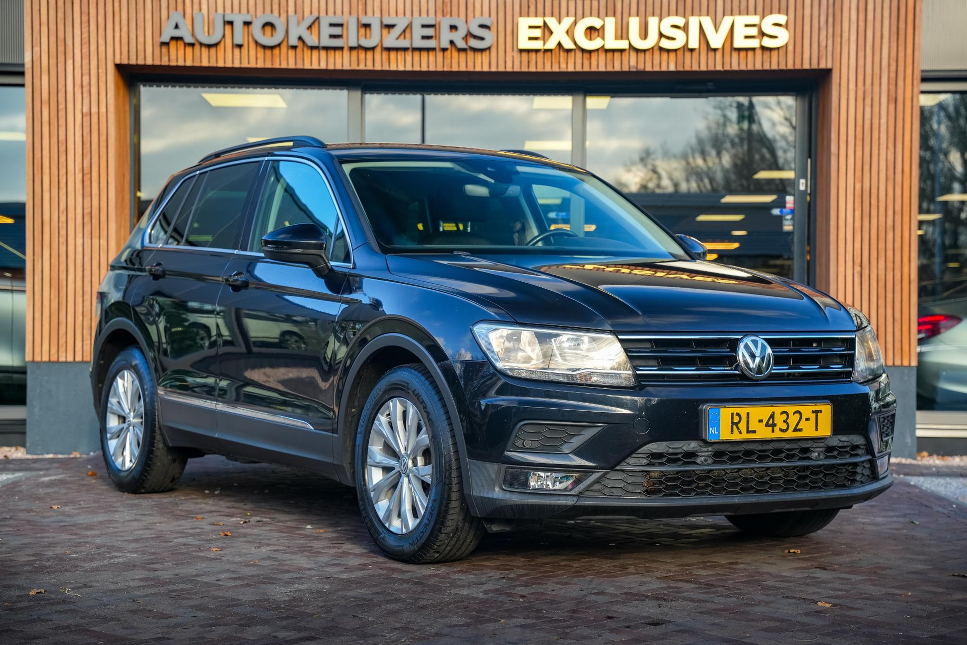 Volkswagen Tiguan 1.4 TSI Comfortline 2018 Deep black pearl 1