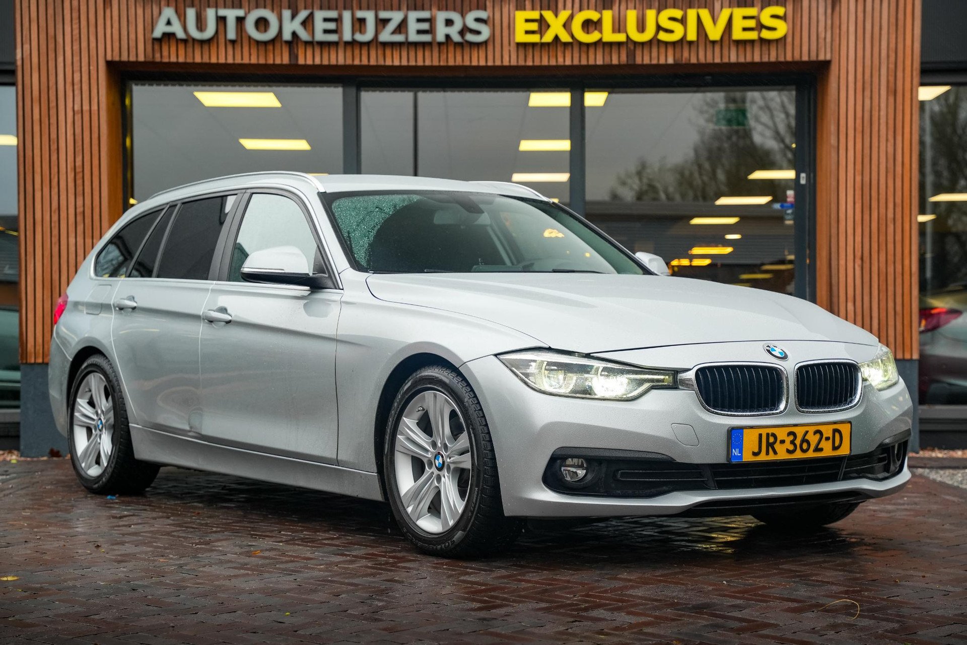 BMW 3 Serie Touring 320d EDE Centennial Executive 2016 Glaciersilber metallic  1