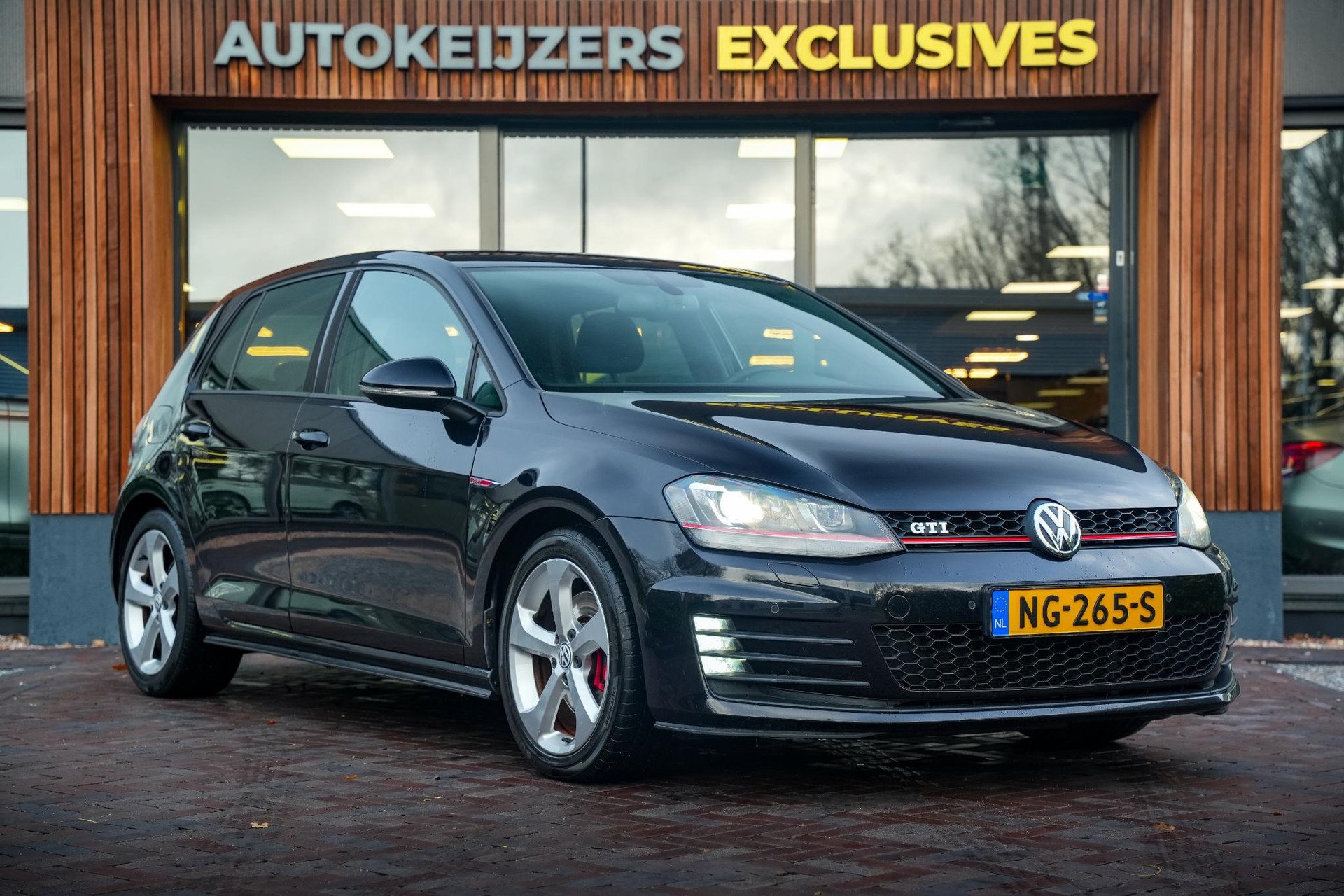 Volkswagen Golf 2.0 TSI GTI 2016  1