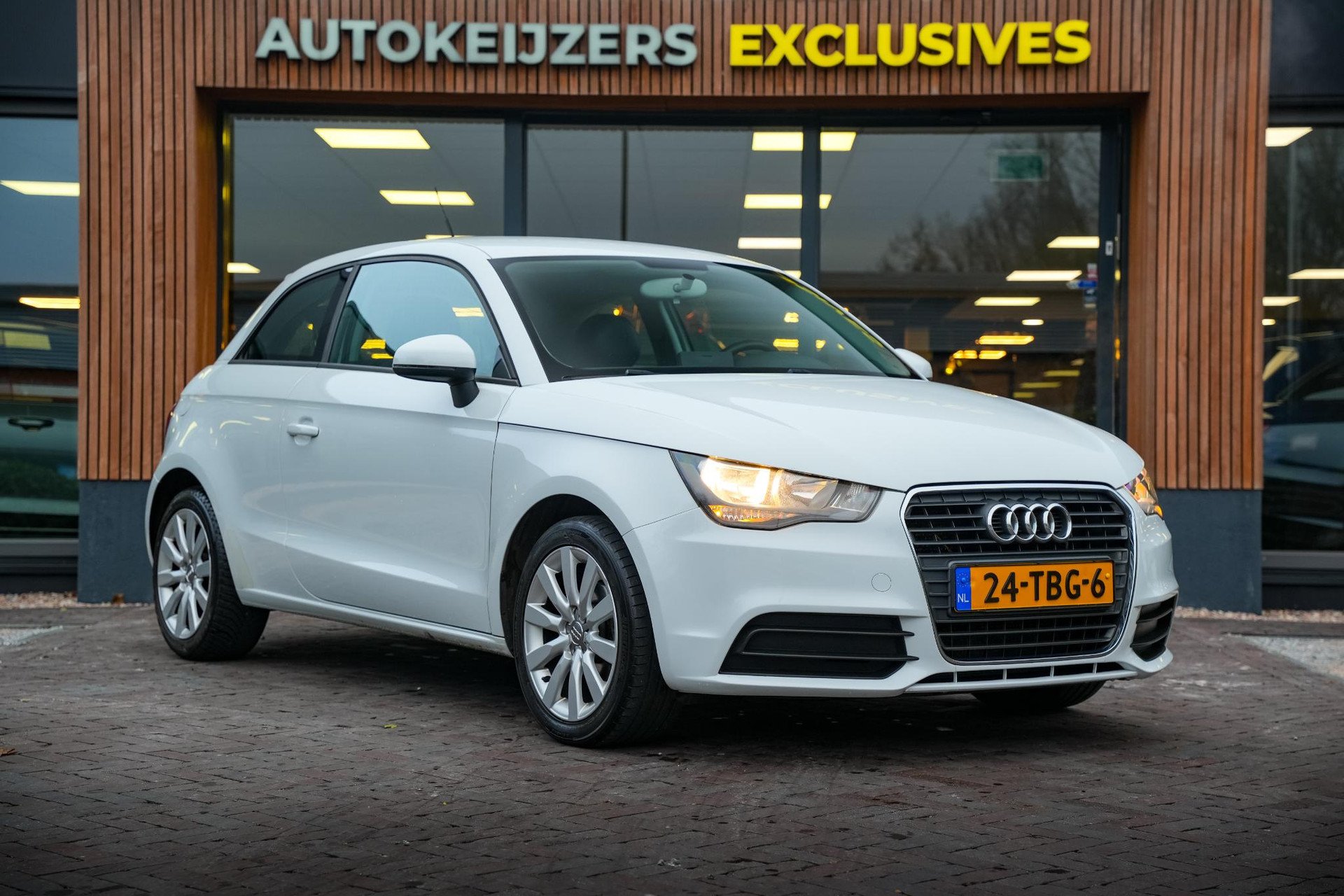 Audi A1 1.2 TFSI Connect 2012 Gletsjerwit metallic 1