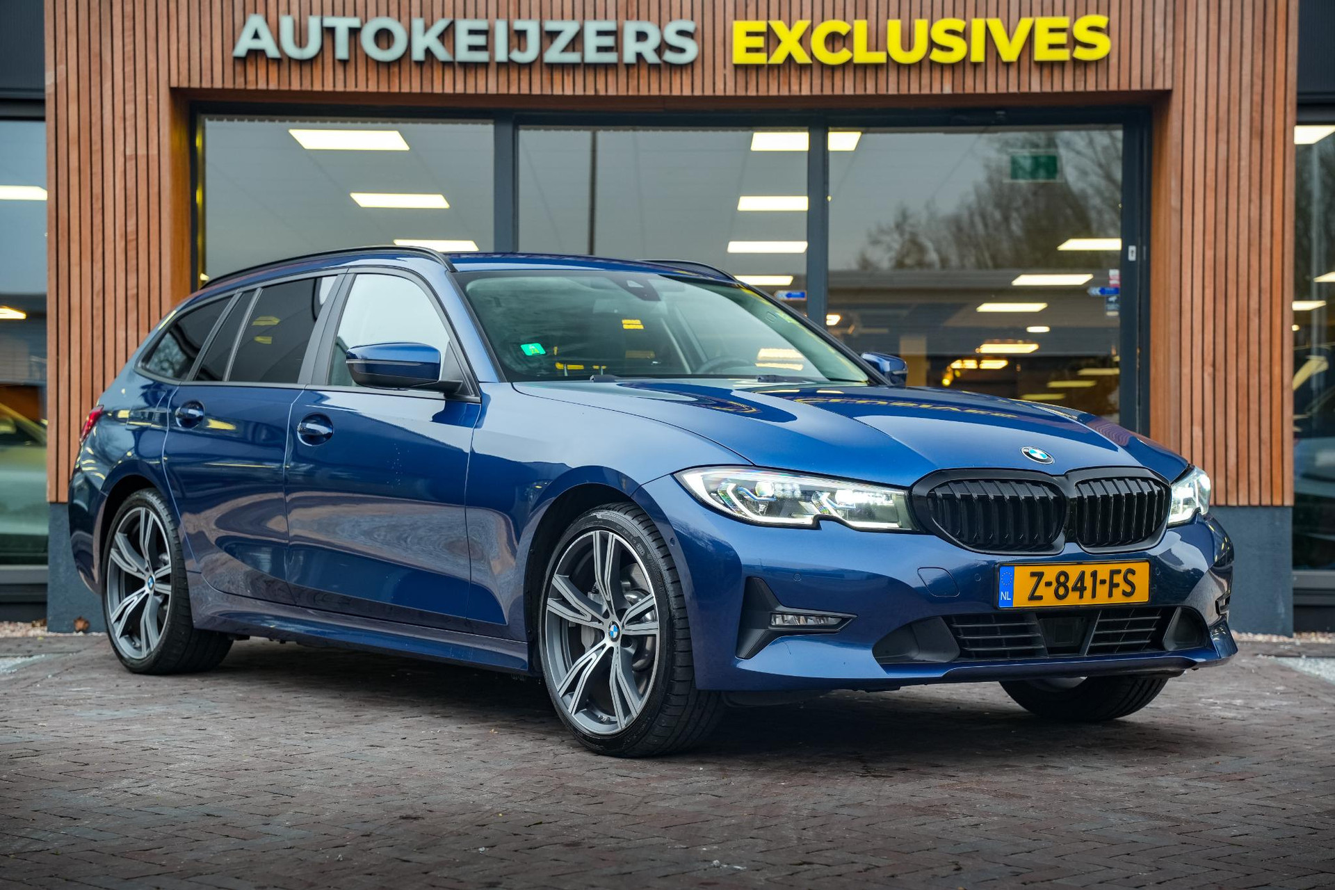 BMW 3 Serie Touring 330e High Executive 2020  1