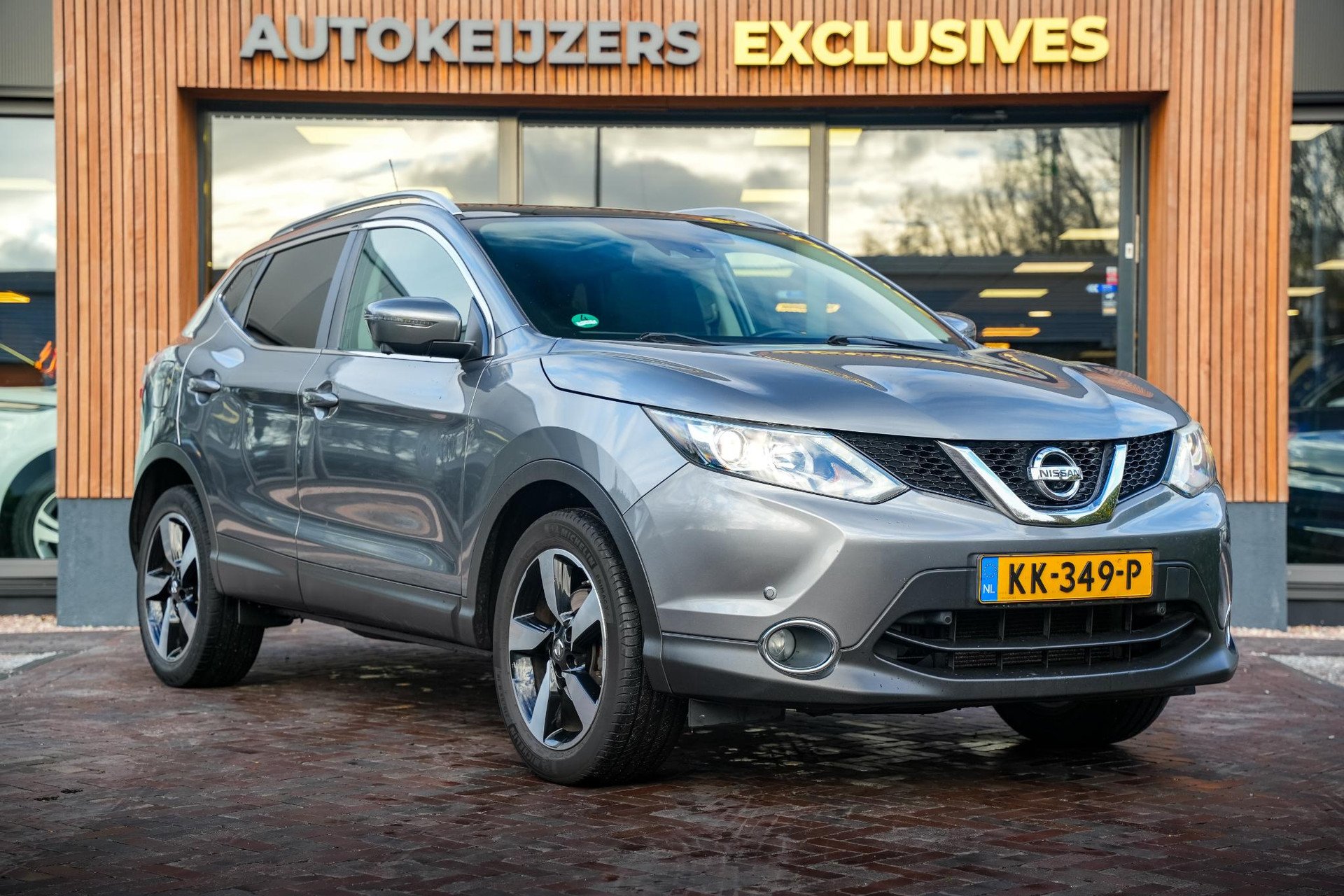 Nissan QASHQAI 1.2 N-Connecta 2016 Dark metal grey 1