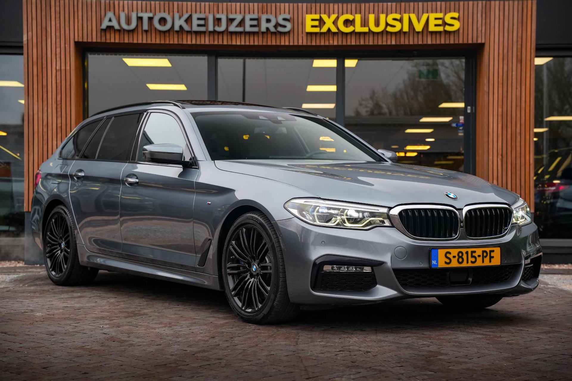 BMW 5 Serie Touring 540d xDrive High Executive 2017  1