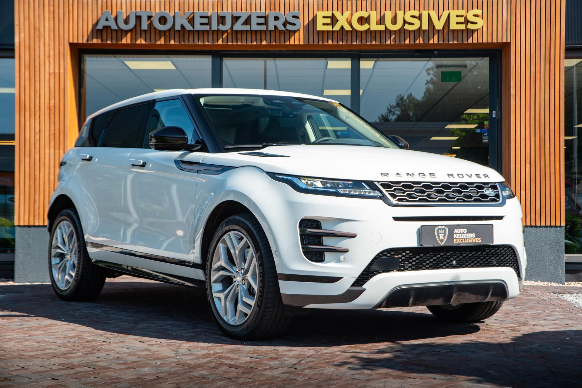 Land Rover Range Rover Evoque P300e 2021  1