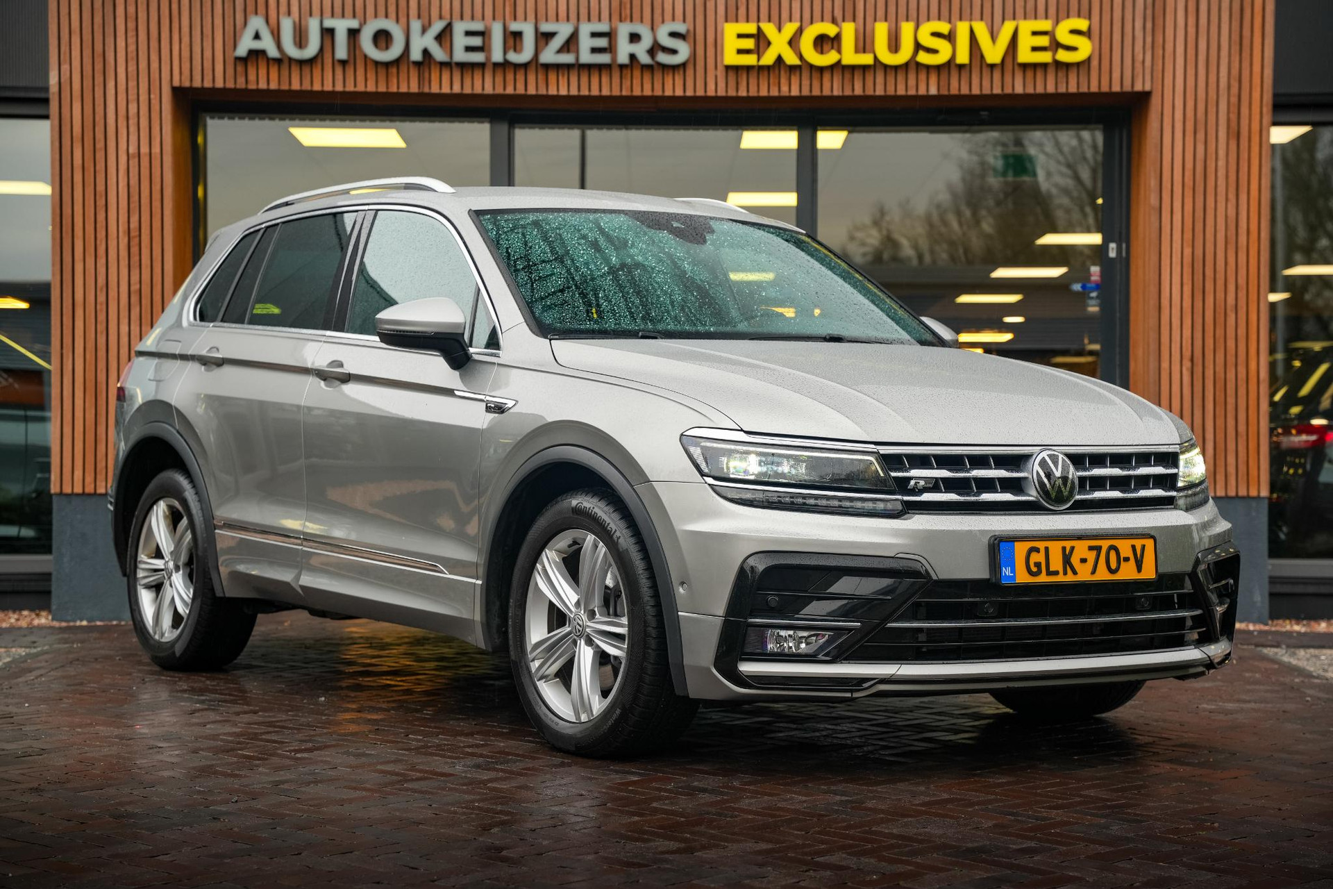 Volkswagen Tiguan 2.0 TSI 4Motion Highline Business R 2018 Tungsten silver metallic 1