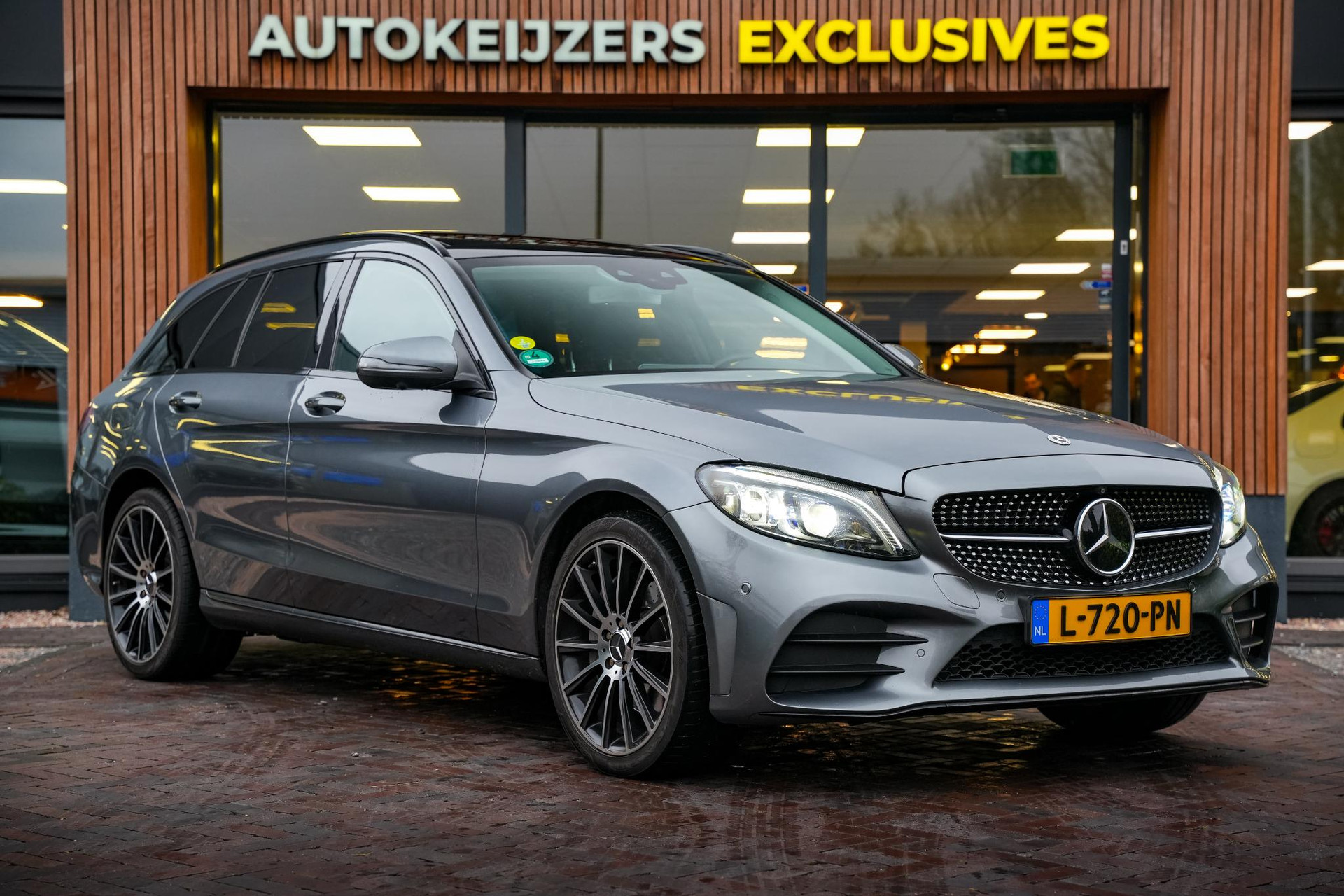 Mercedes-Benz C-Klasse Estate 300 d 4MATIC Premium Plus Pack 2018  1